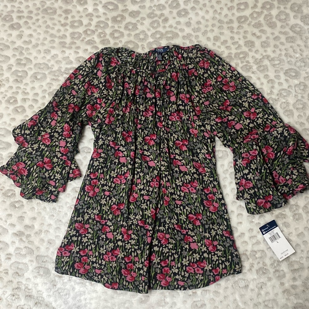Women’s long sleeves with flutter flowy top
